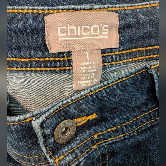 Chico's Distressed Dark Wash Denim High Waist Ankle Jeans Women's Size 1 US 8 - Picture 2 of 7
